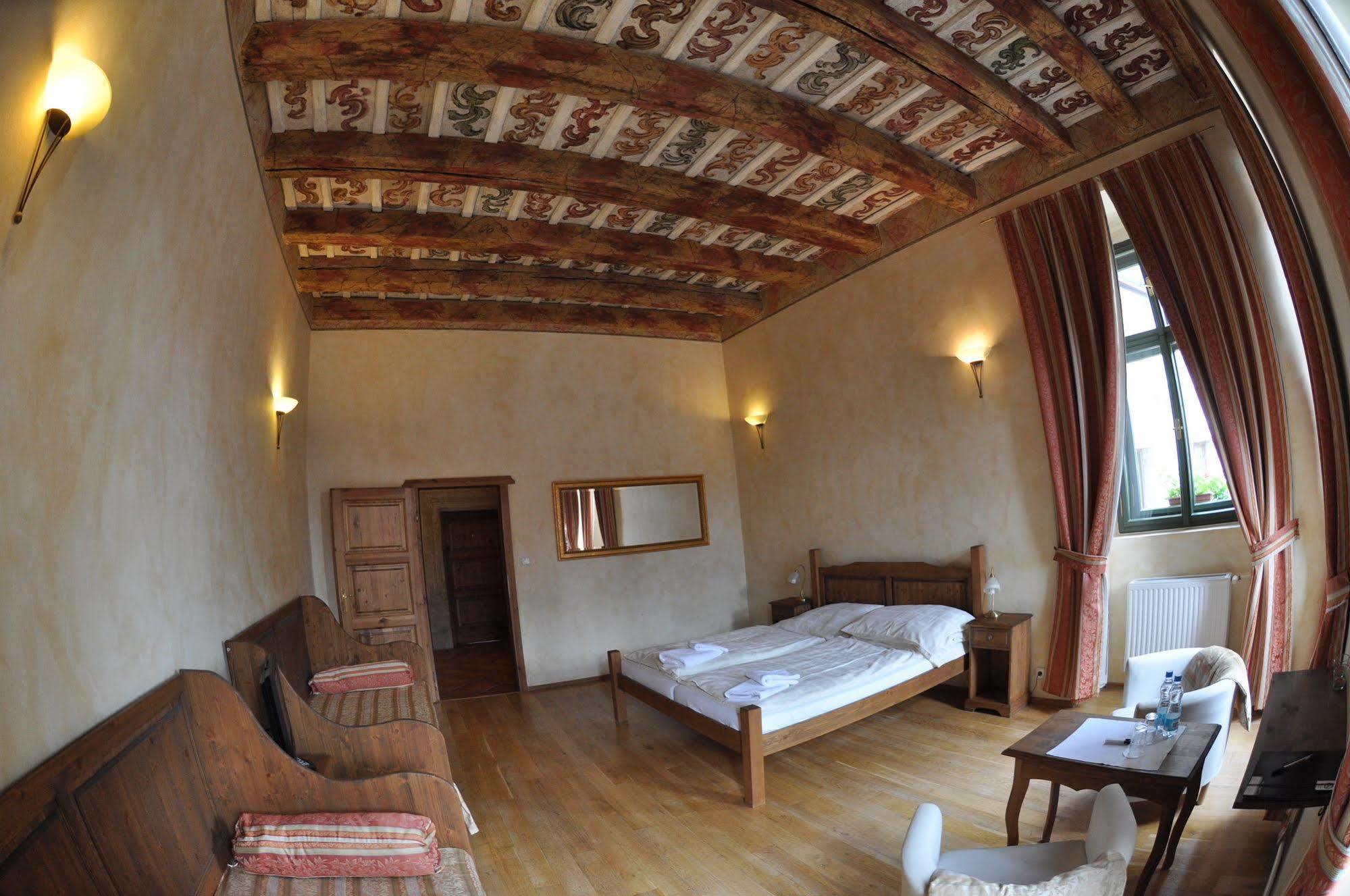 Hotel Opat Kutná Hora Екстериор снимка