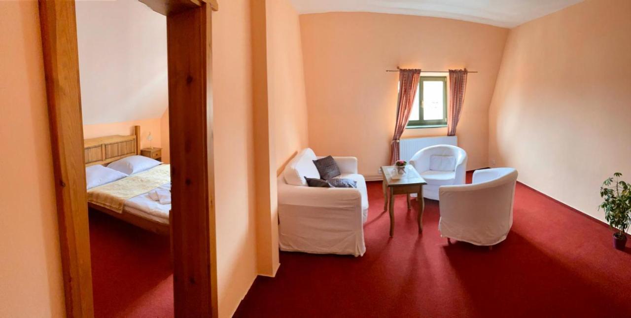Hotel Opat Kutná Hora Екстериор снимка